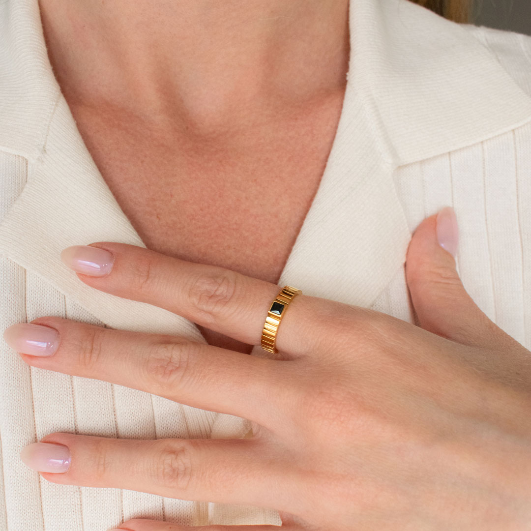 Black Geometric Ring