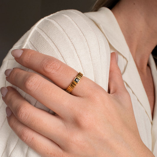 Black Geometric Ring