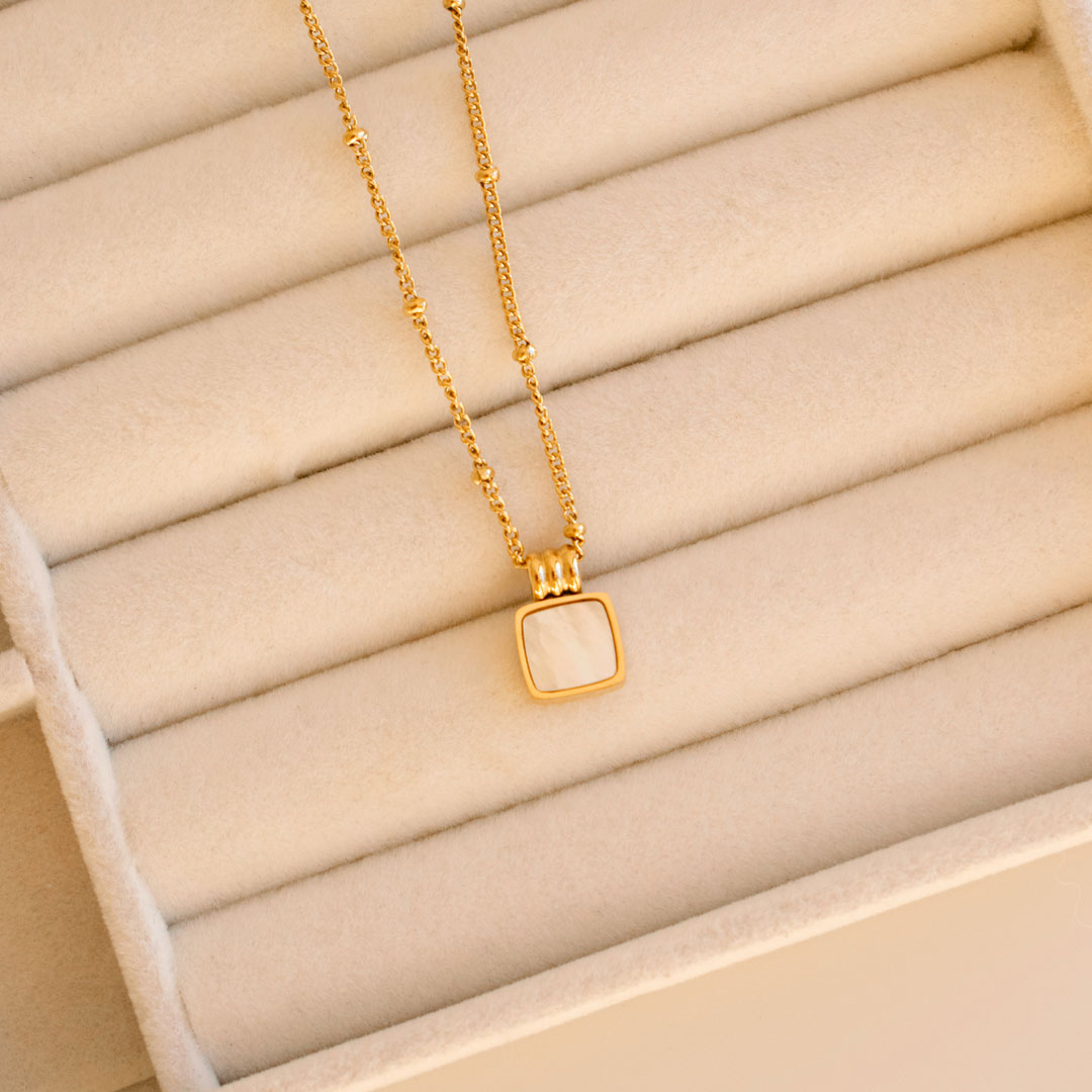 Shell Pendant Necklace