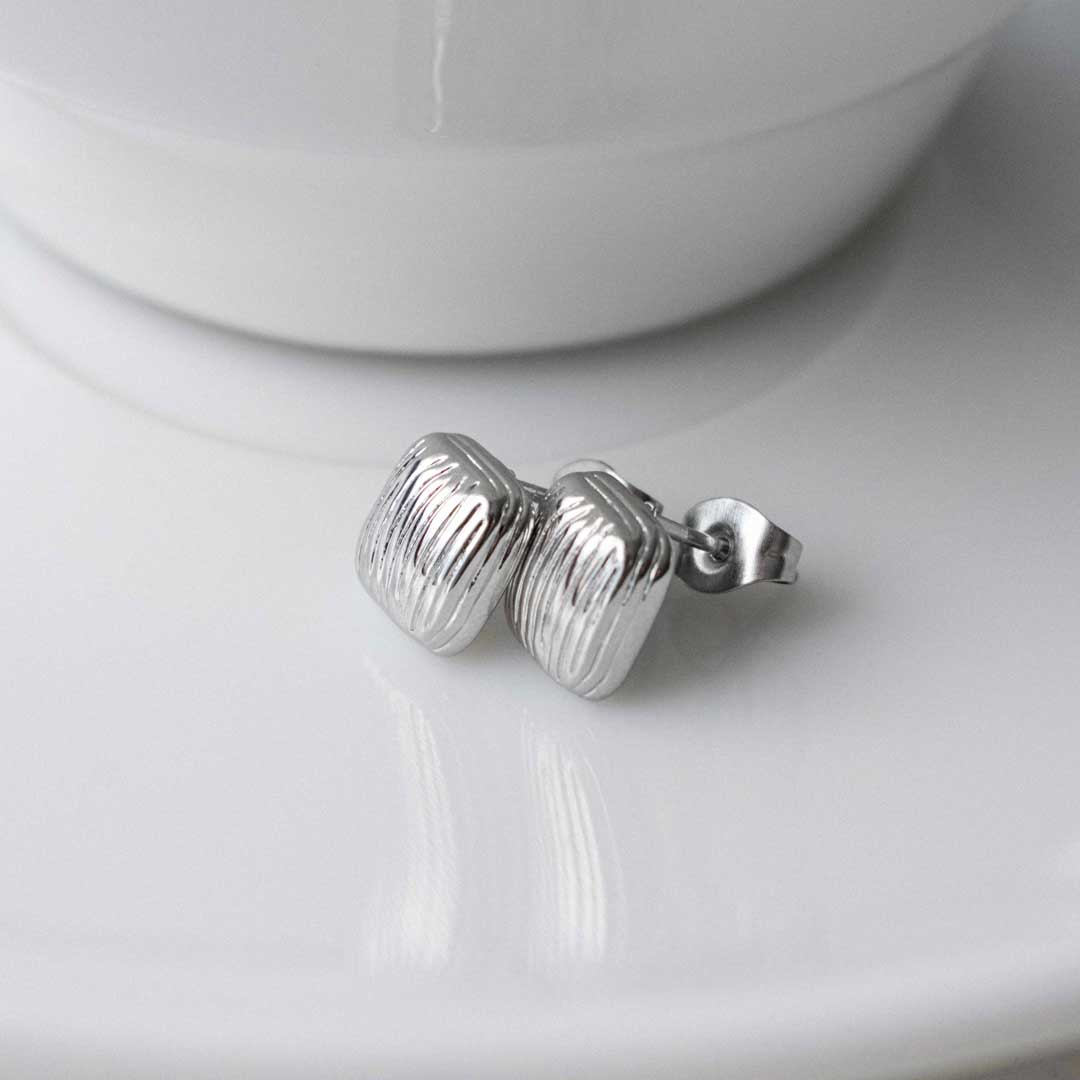 Ribbed Studs