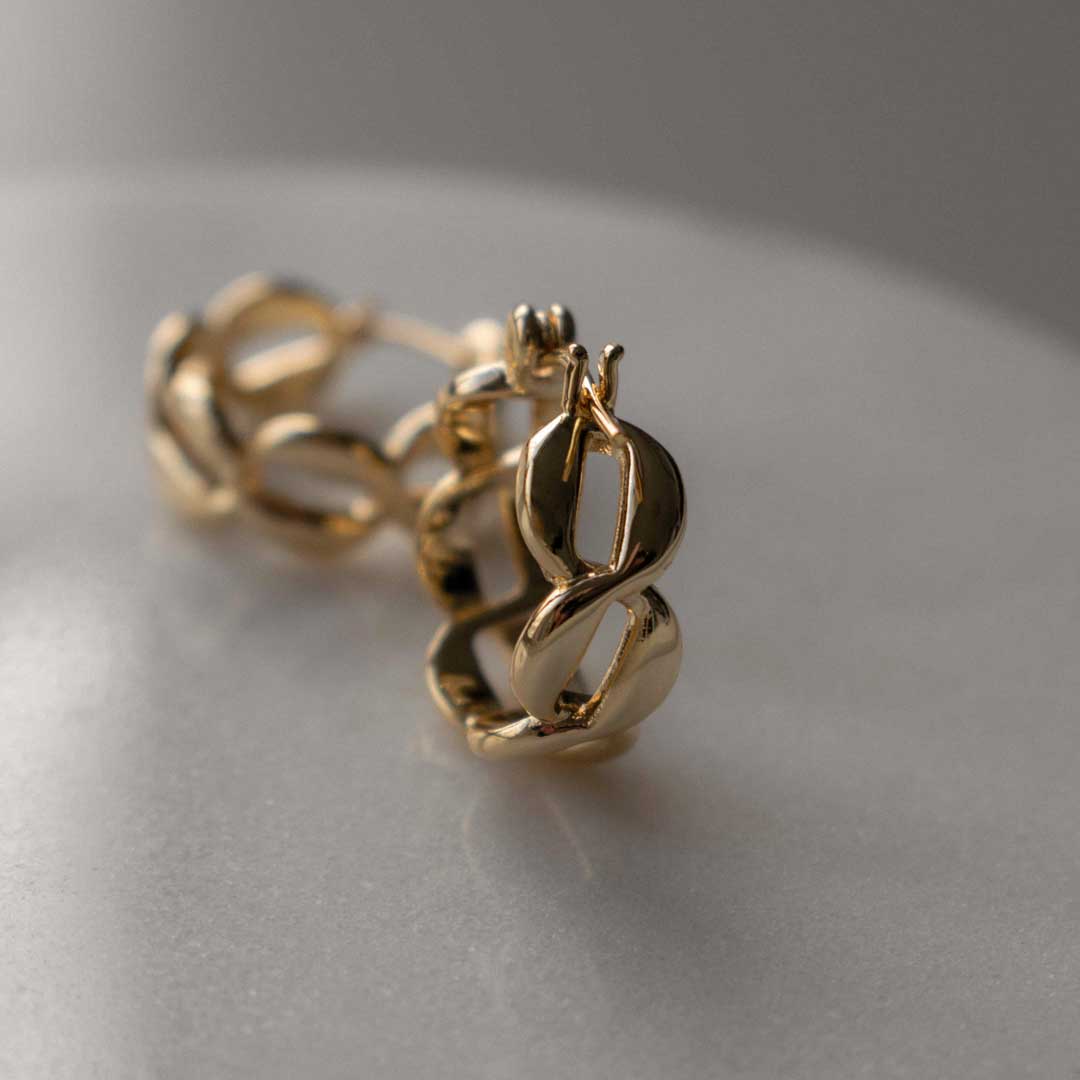 Twisted Link Hoops
