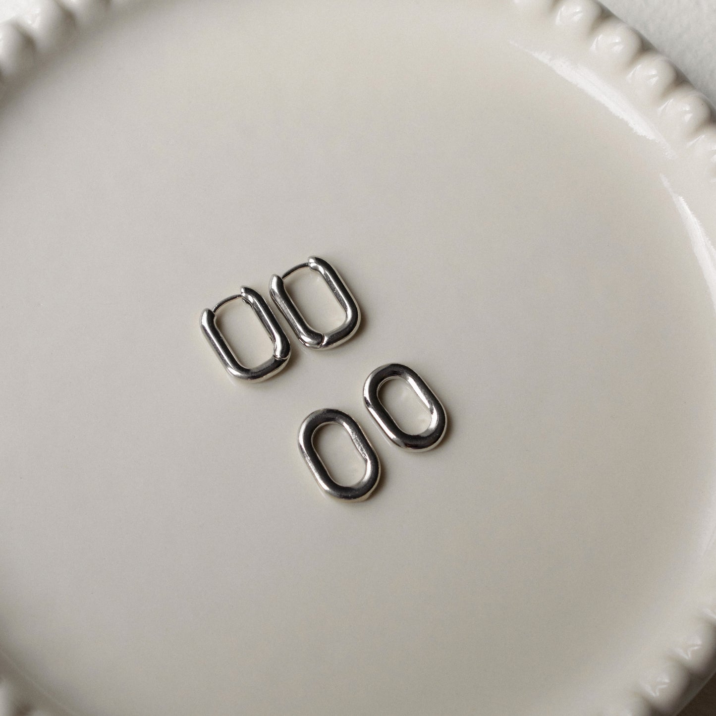 Geometric Pendant U-shaped Hoops