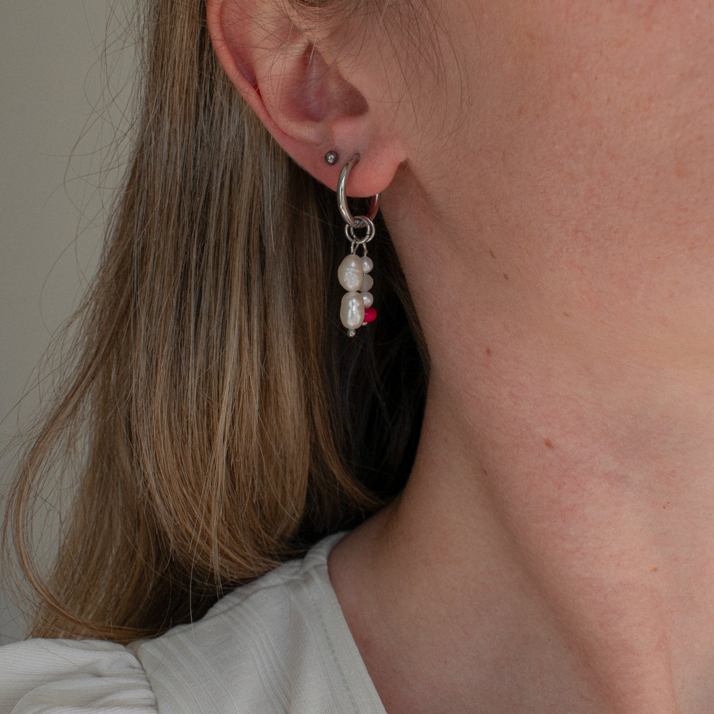 Villi - Pink Balloon Dog & Pearl Asymmetric Hoops