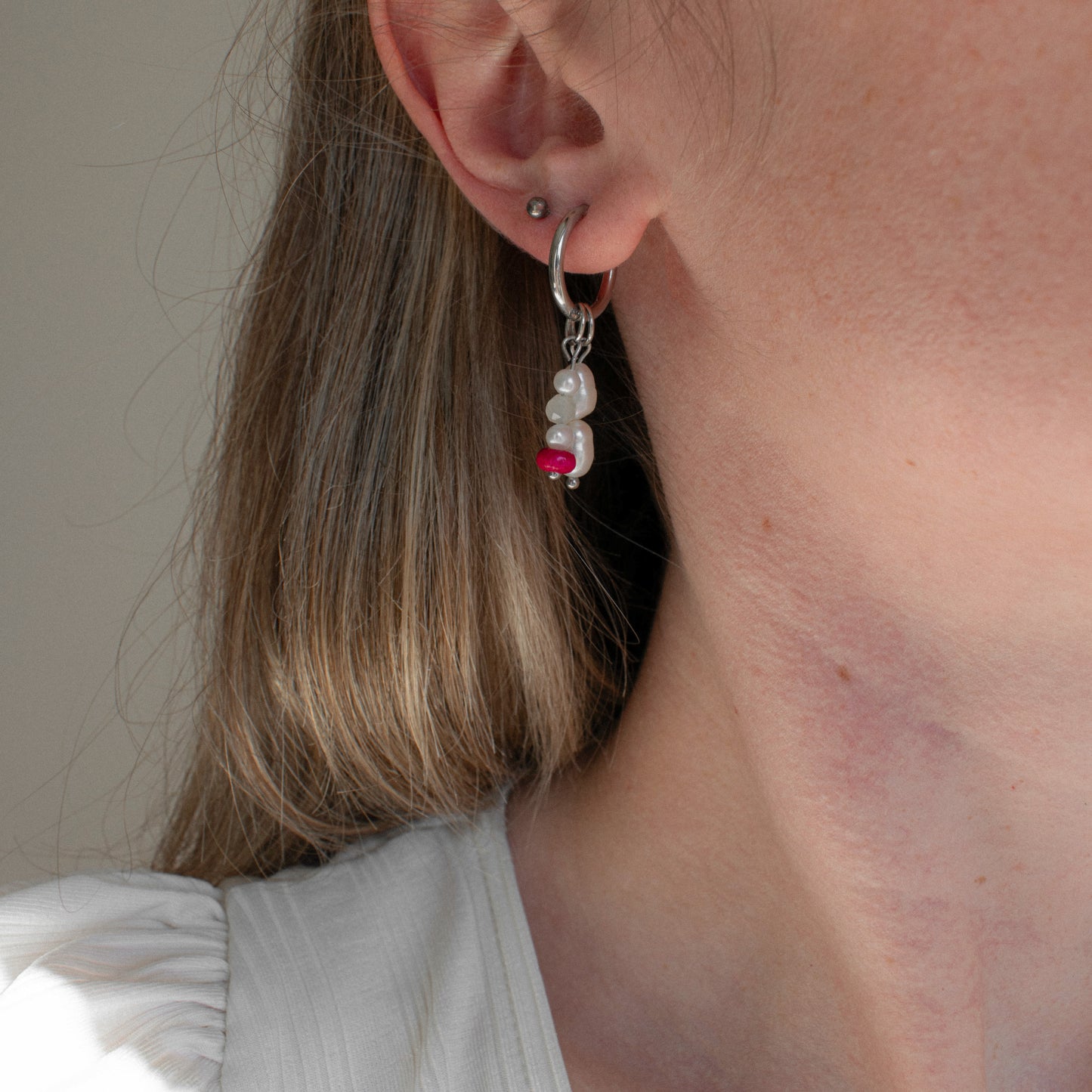 Villi - Pink Balloon Dog & Pearl Asymmetric Hoops