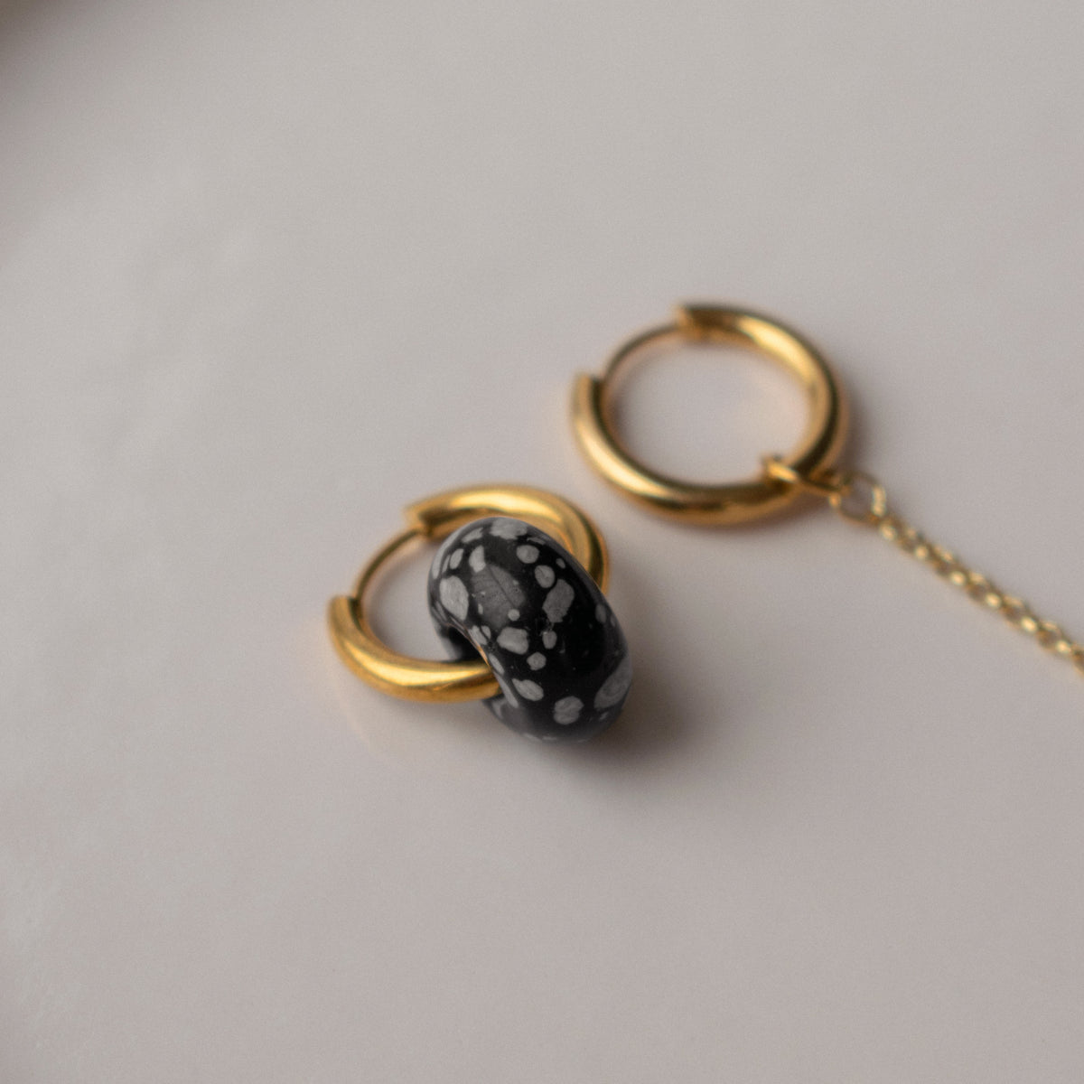 Varje - Black Donut Asymmetric Hoops