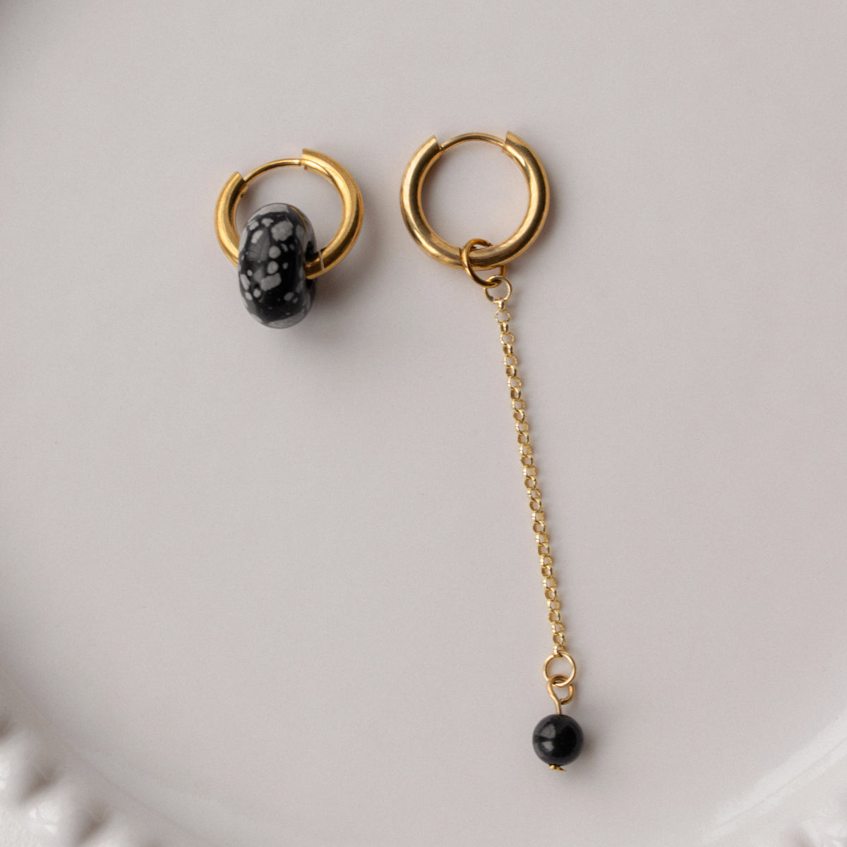 Varje - Black Donut Asymmetric Hoops