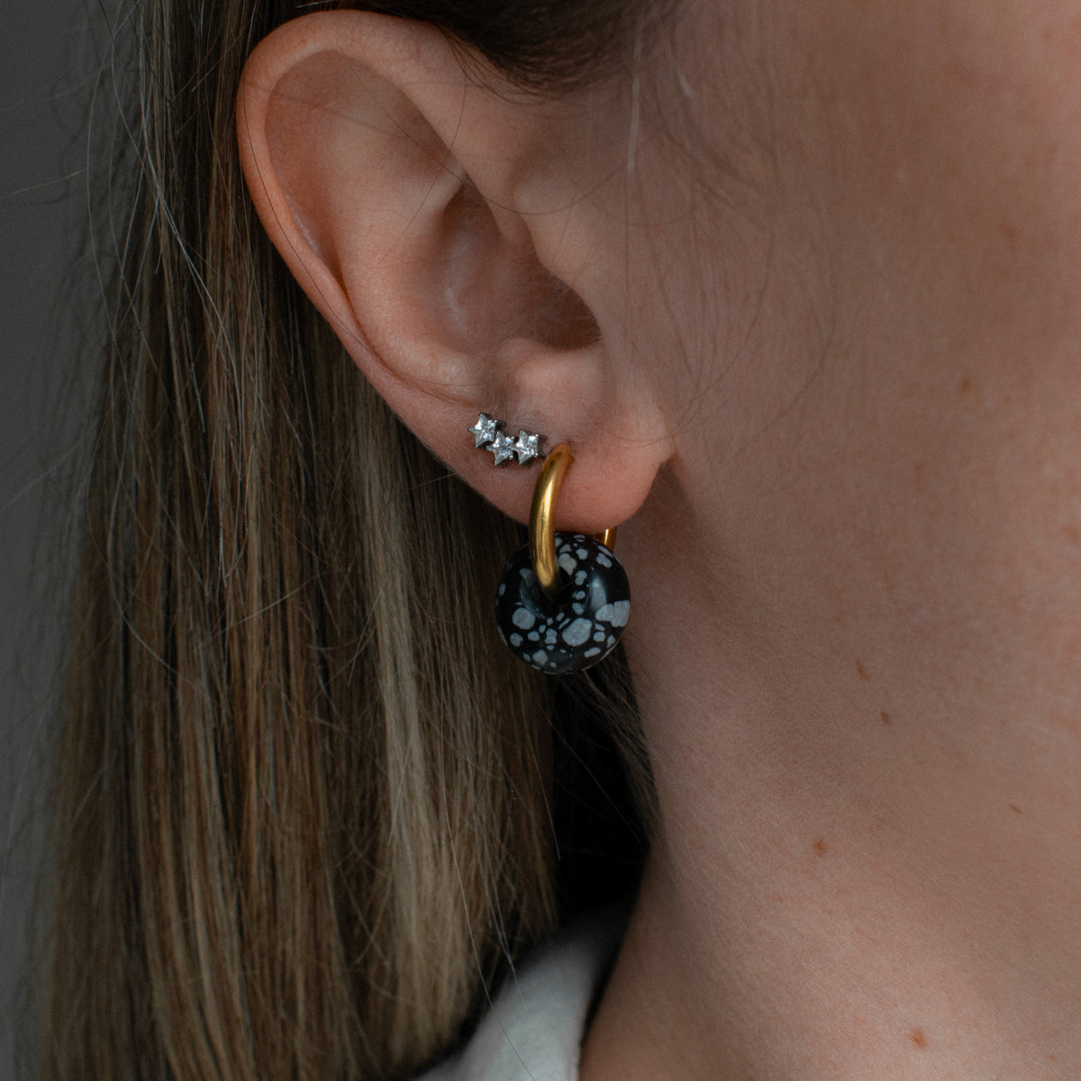 Varje - Black Donut Asymmetric Hoops