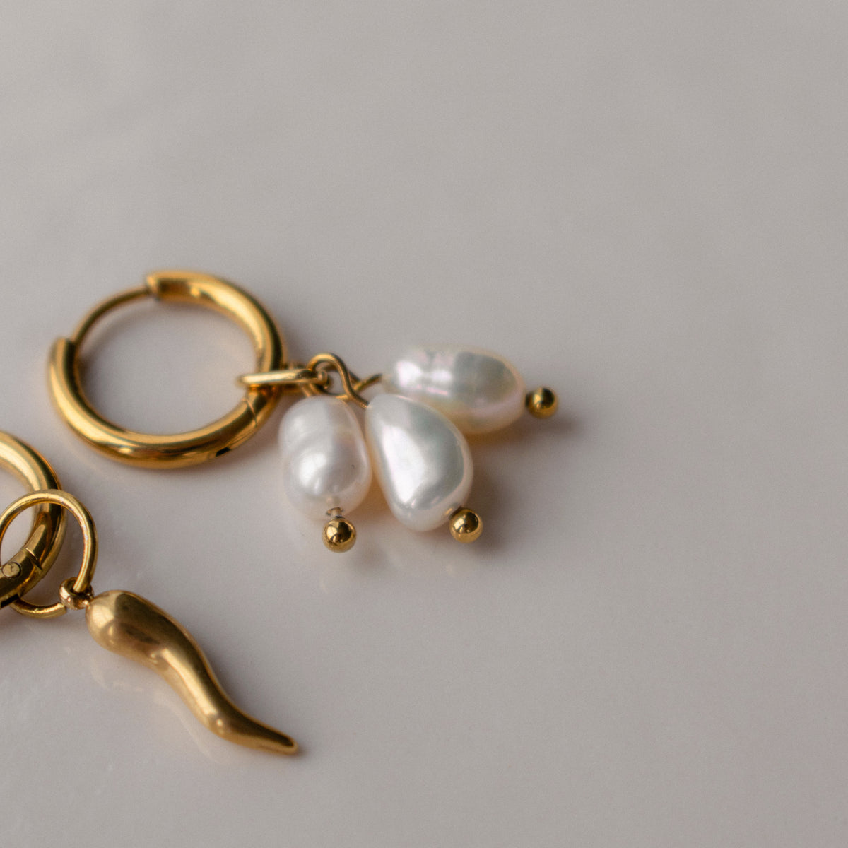 Aare - Golden Pepper & Pearls Hoops