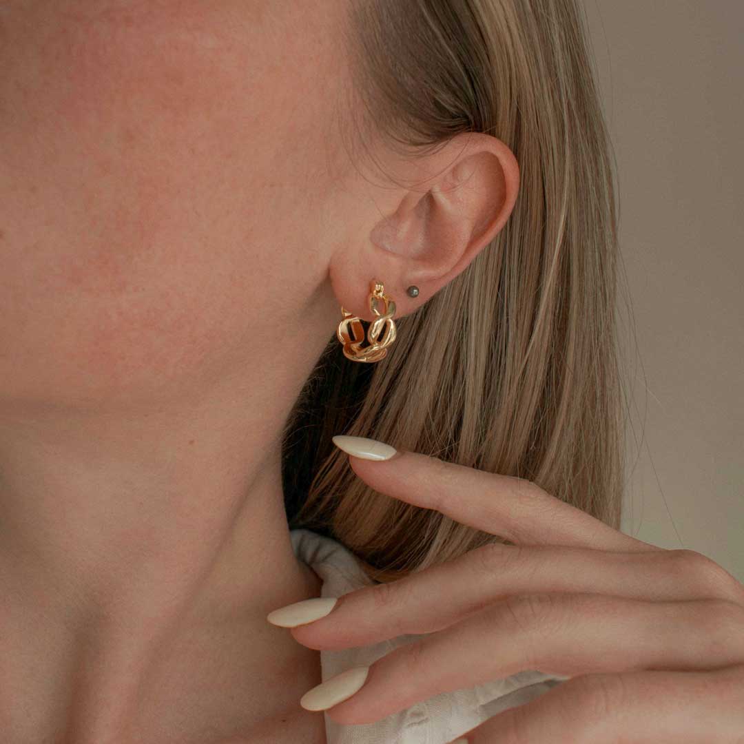 Twisted Link Hoops