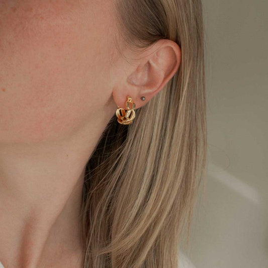 Twisted Link Hoops