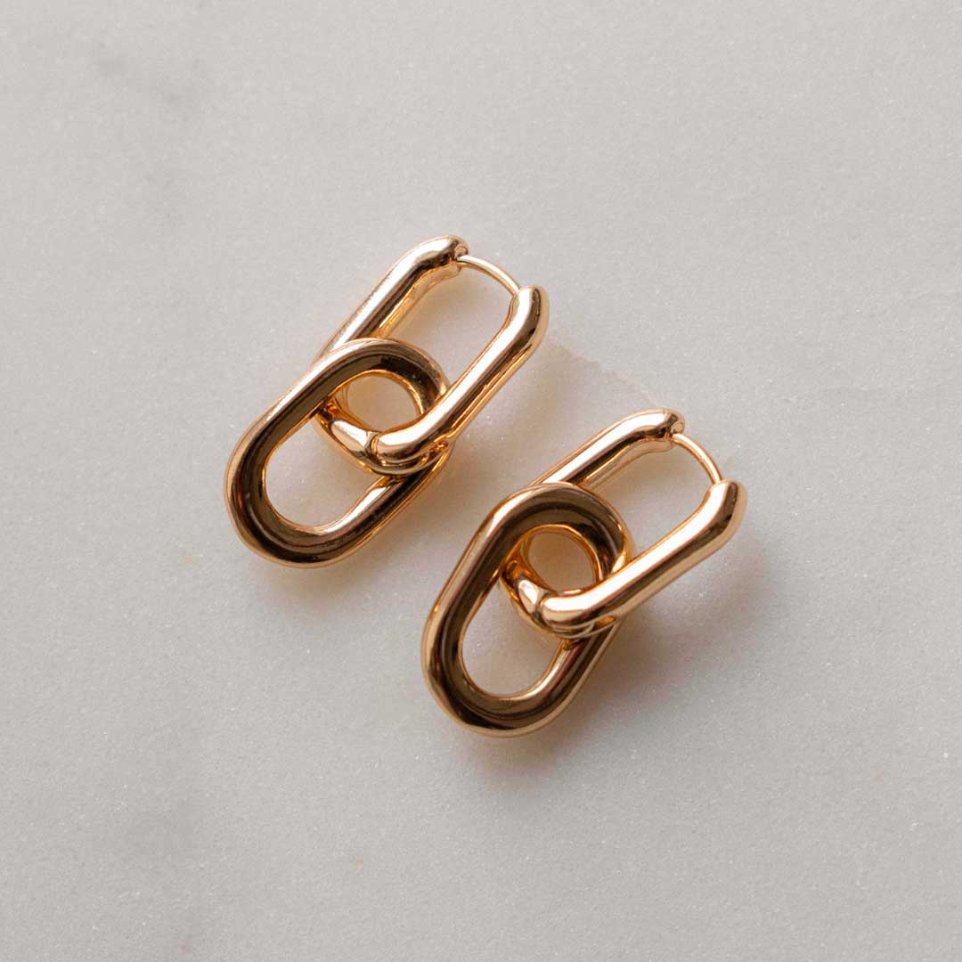 Geometric pendant u-shaped hoops