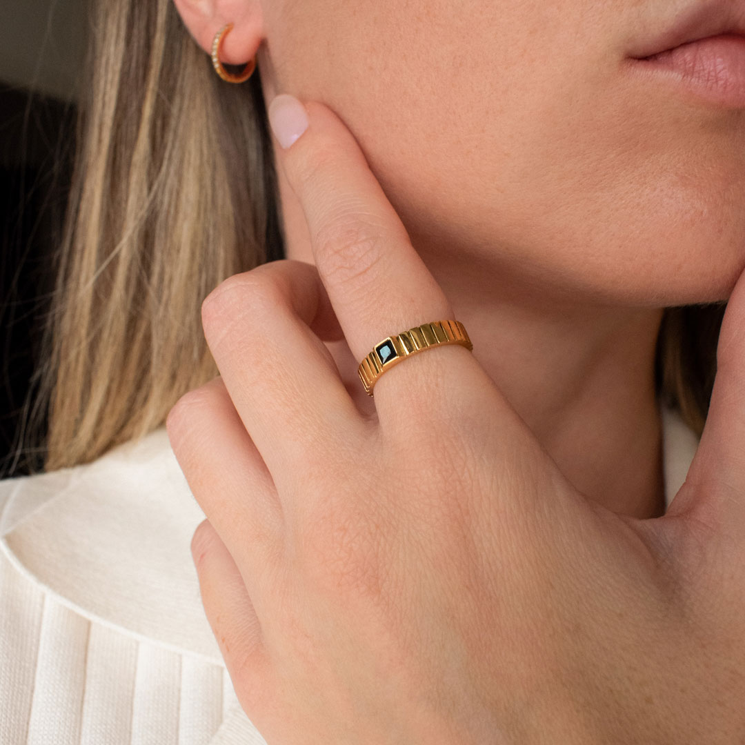 Black Geometric Ring