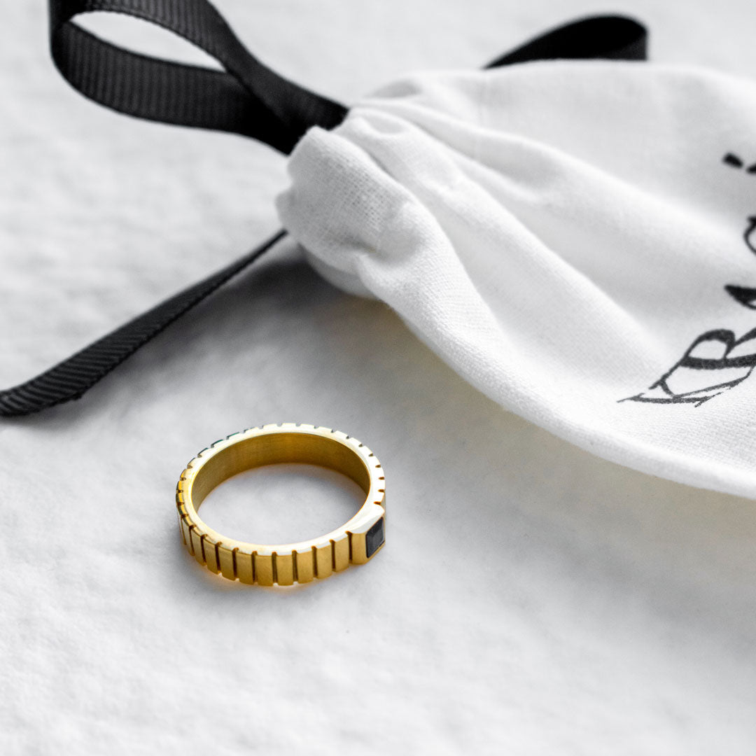 Black Geometric Ring