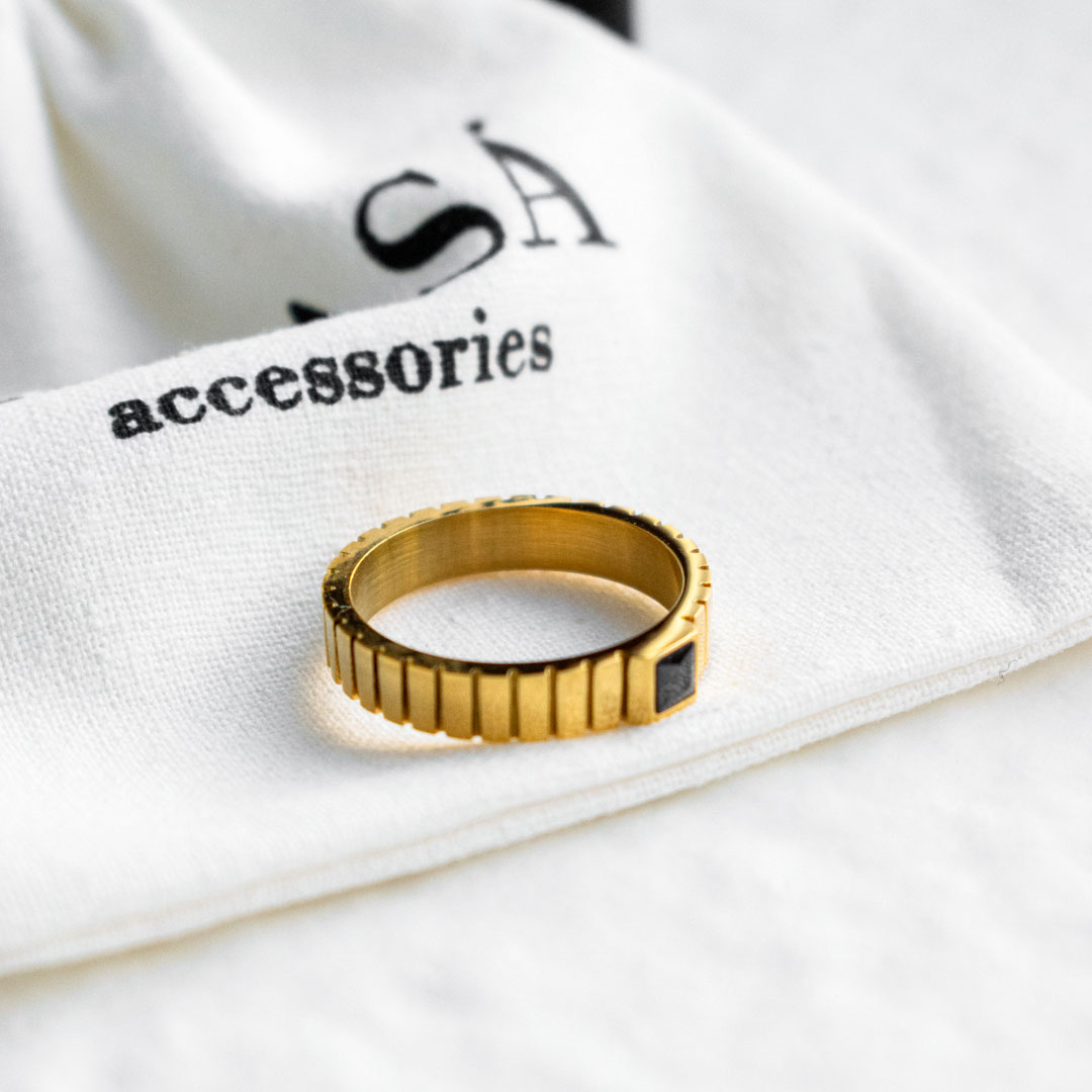 Black Geometric Ring