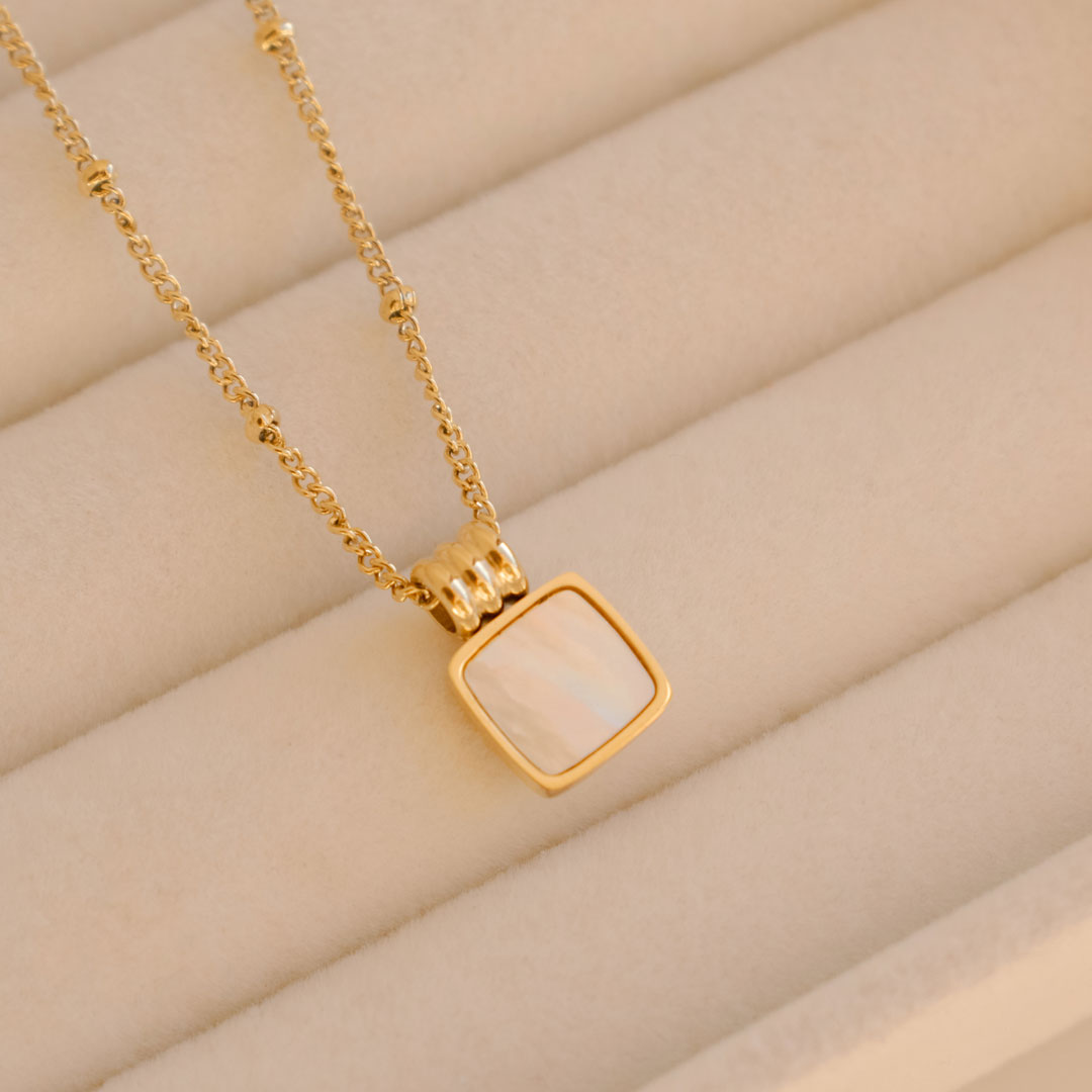 Shell Pendant Necklace