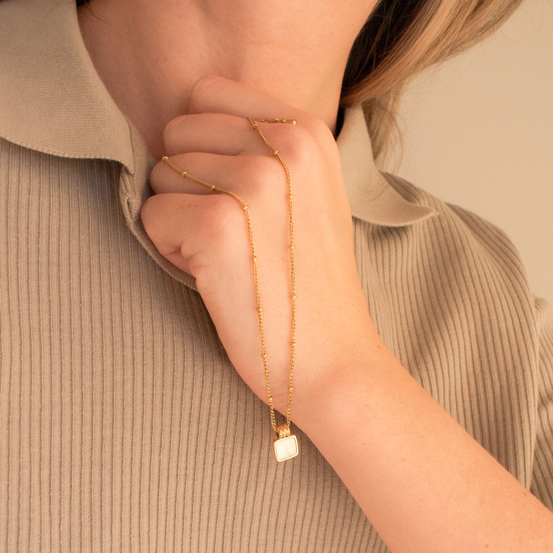 Shell Pendant Necklace