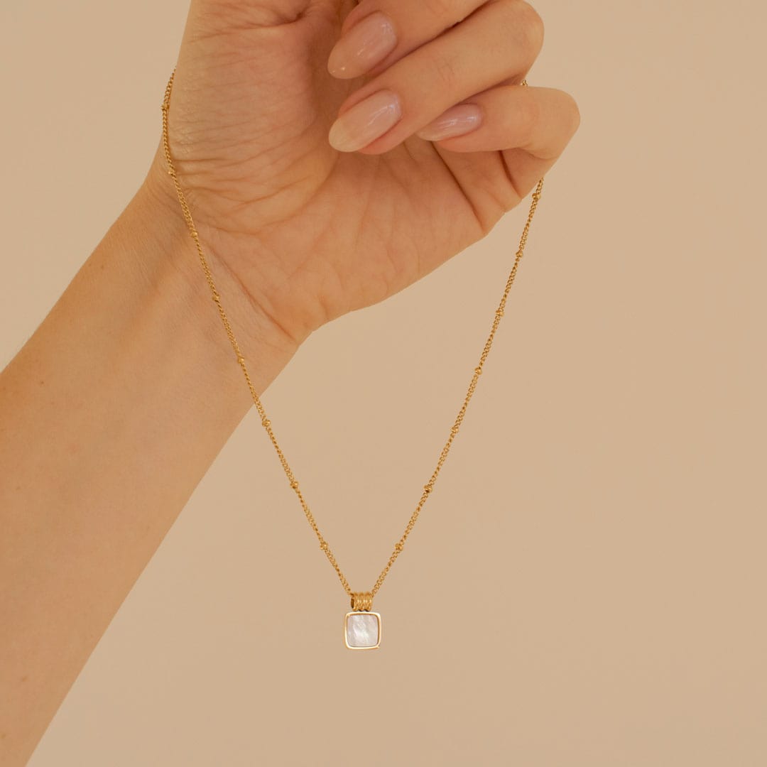 Shell Pendant Necklace